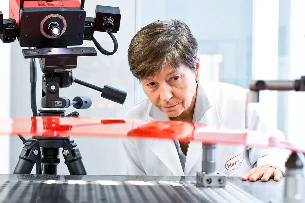 A female employee in a test lab.