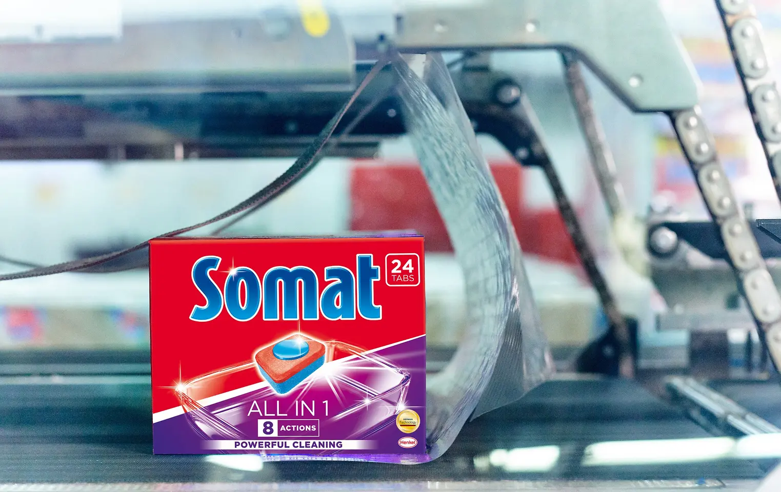 Sustainable transport packaging for Somat products: The shrink film used in various European markets now contains more than 50 percent recycled material.